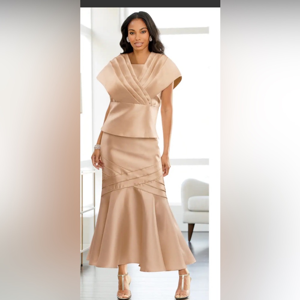 ASHRO two piece, gold color size 14 ￼
